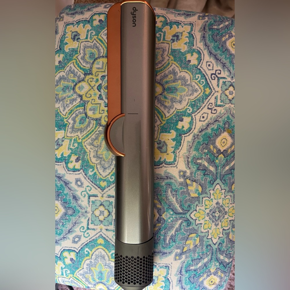 Dyson Airstrait. Used in great condition from a smoke free home !
